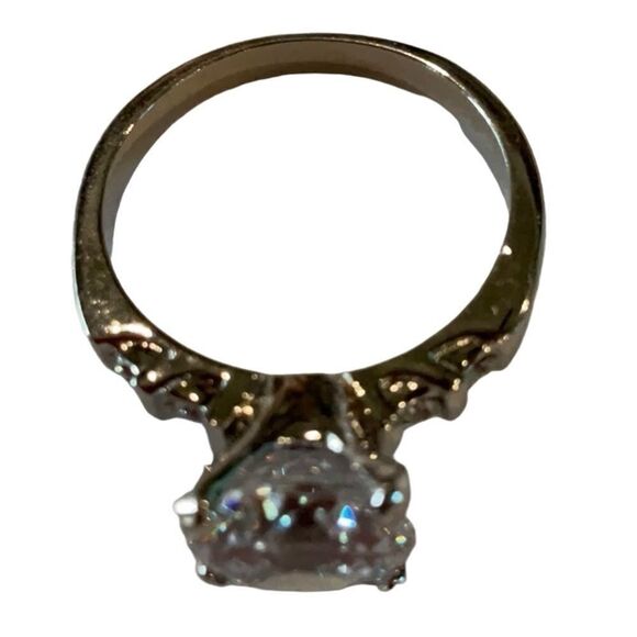 Beautiful engagement ring - Picture 3 of 6